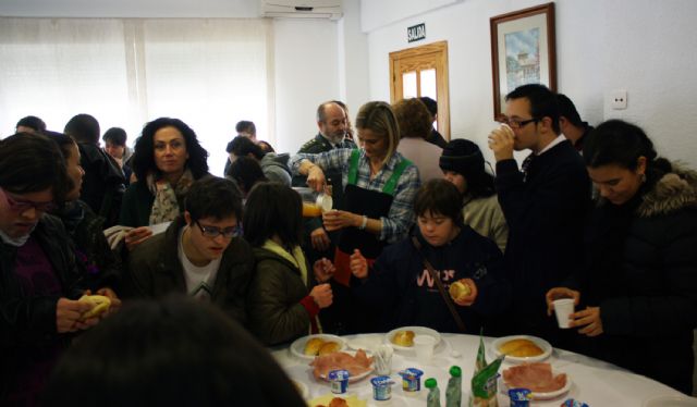 La Guardia Civil abre sus puertas a la Asociaci�n para personas con S�ndrome de Down ASSIDO - 5