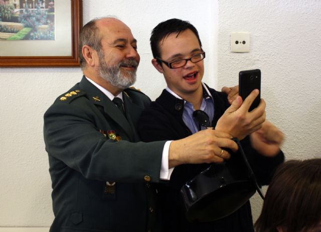 La Guardia Civil abre sus puertas a la Asociaci�n para personas con S�ndrome de Down ASSIDO - 7