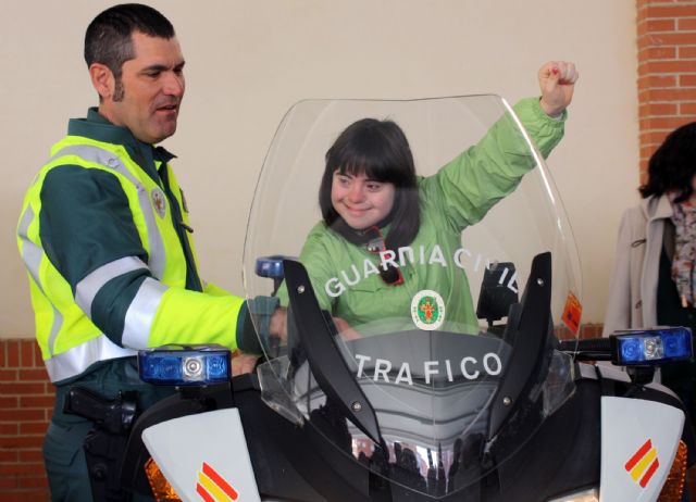 La Guardia Civil abre sus puertas a la Asociaci�n para personas con S�ndrome de Down ASSIDO - 8