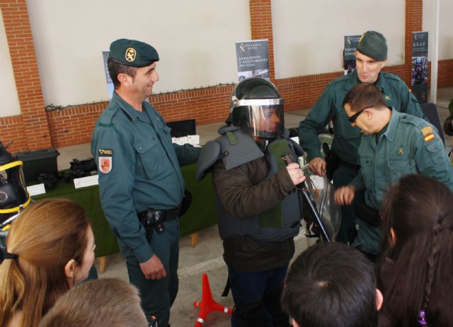 La Guardia Civil abre sus puertas a la Asociaci�n para personas con S�ndrome de Down ASSIDO - 10