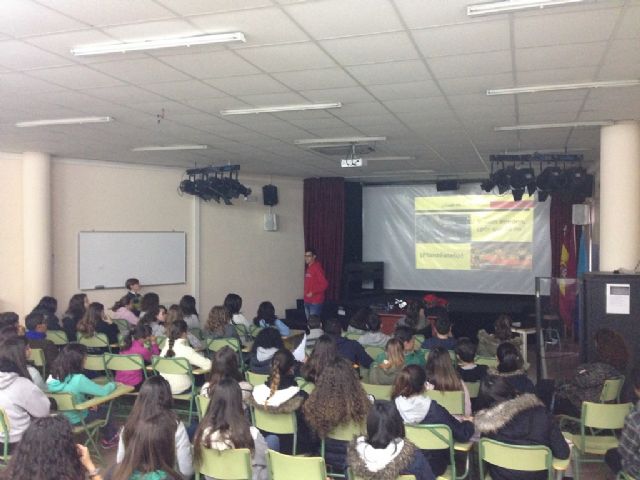Lorenzo Albaladejo habla de deporte y motivación a los alumnos de los institutos de Secundaria  del municipio - 1, Foto 1