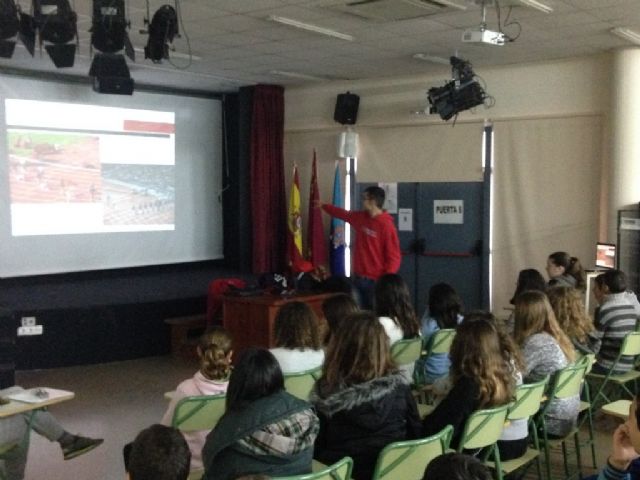 Lorenzo Albaladejo habla de deporte y motivación a los alumnos de los institutos de Secundaria  del municipio - 2, Foto 2