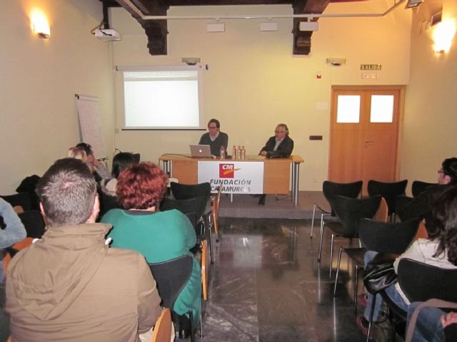 Educación muestra a los estudiantes de fotografía las claves del fotoperiodismo aprovechando la muestra ´75 años en fotos´ - 2, Foto 2