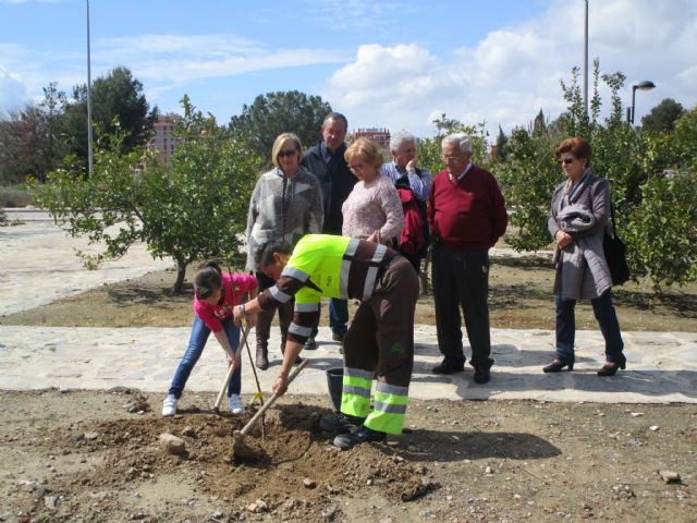 La iniciativa Jardinería Ocupa llega a El Castellar de Churra con la plantación de 36 árboles frutales - 5, Foto 5