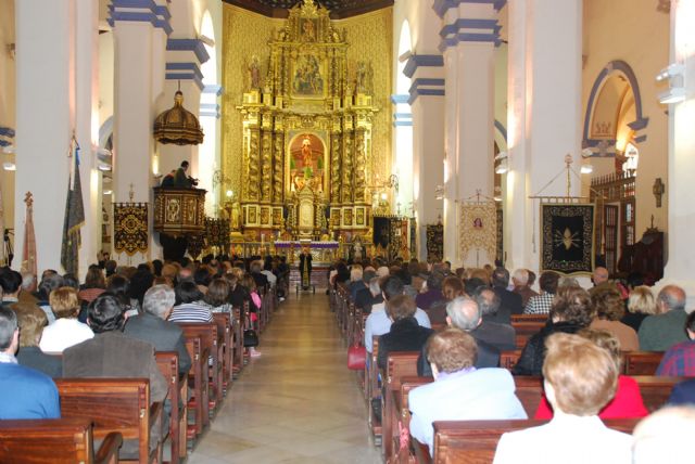 Carmen Navarro Carlos stars in the proclamation of Easter in the parish of Santiago El Mayor, Foto 1
