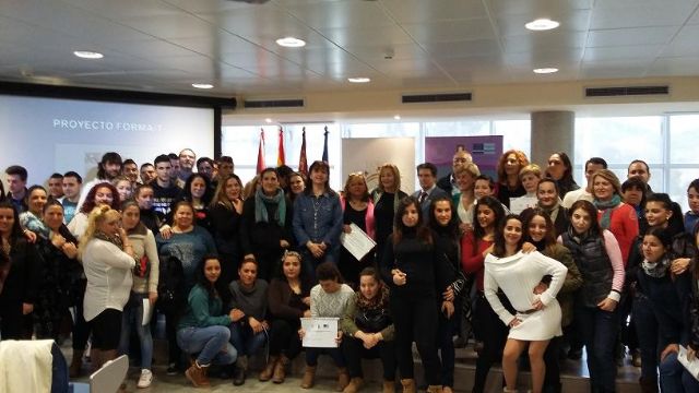 Francisco Jódar entrega los diplomas de formación a 90 alumnos de siete cursos becados desarrollados por la Concejalía de Empleo - 1, Foto 1