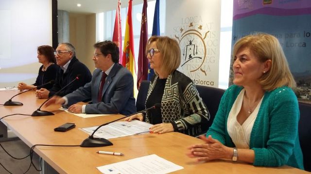 Francisco Jódar entrega los diplomas de formación a 90 alumnos de siete cursos becados desarrollados por la Concejalía de Empleo - 2, Foto 2