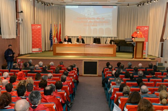 El rector Orihuela reivindica las universidades públicas en la conmemoración del centenario de la Facultad de Derecho - 1, Foto 1