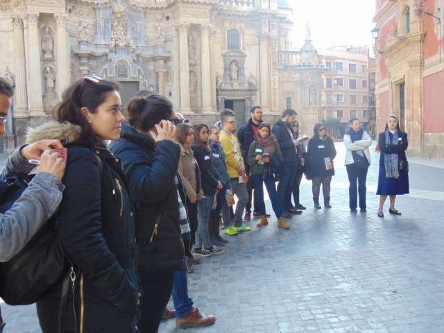 Mons. Lorca anima a los jóvenes a dar testimonio con su vida en la Ruta de la Caridad - 2, Foto 2