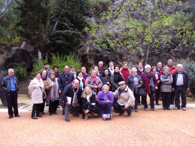 Medio Ambiente dedicó a los “Mayores” su celebración de los días internacionales del Bosque y del Agua con una visita a El Valle - 1, Foto 1