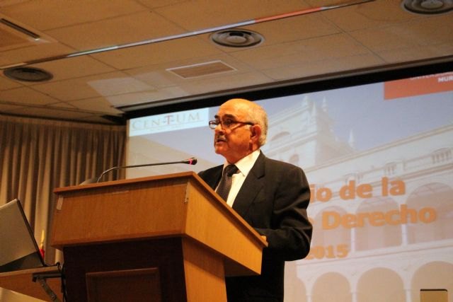El presidente Garre subraya los magníficos profesionales del Derecho que han salido de la Universidad de Murcia - 1, Foto 1