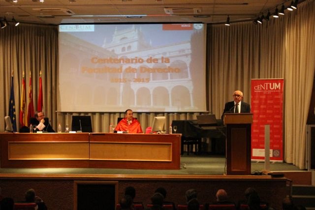 El presidente Garre subraya los magníficos profesionales del Derecho que han salido de la Universidad de Murcia - 2, Foto 2