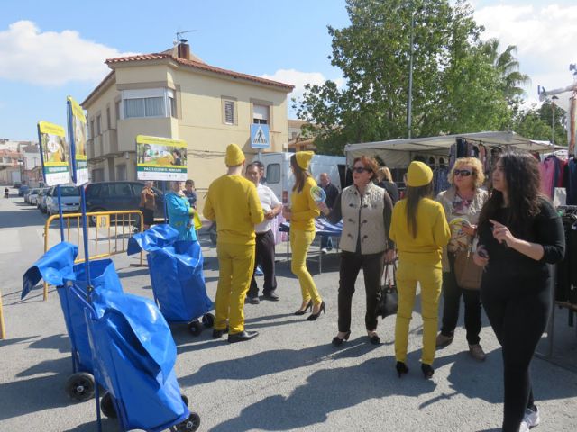 Reparten más de 700 bolsas para reciclar en el mercado semanal - 3, Foto 3