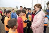 La alcaldesa visit el campo de csped artificial de Los Belones