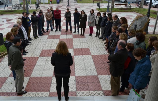 San Pedro del Pinatar guarda un minuto de silencio por las víctimas del accidente aéreo - 2, Foto 2