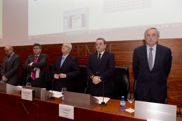 Los empresarios del metal guardan un minuto de silencia al inicio de la asamblea, en recuerdo de las víctimas del accidente de avión - 1, Foto 1