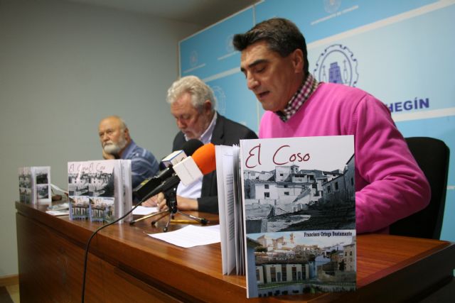 El Ayuntamiento de Cehegín edita un libro que refleja la evolución de la zona de El Coso en las últimas décadas - 2, Foto 2