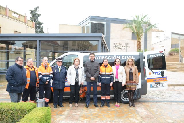 El Ayuntamiento dota con una nueva furgoneta a Proteccin Civil, Foto 1