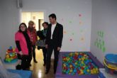 El alcalde de Alhama visita el Centro Multidisciplinar 'Celia Carrión Pérez de Tudela'