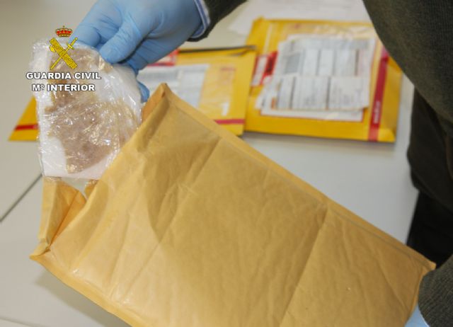 La Guardia Civil desmantela una organización criminal dedicada a la exportación de aceite de cannabis - 5, Foto 5