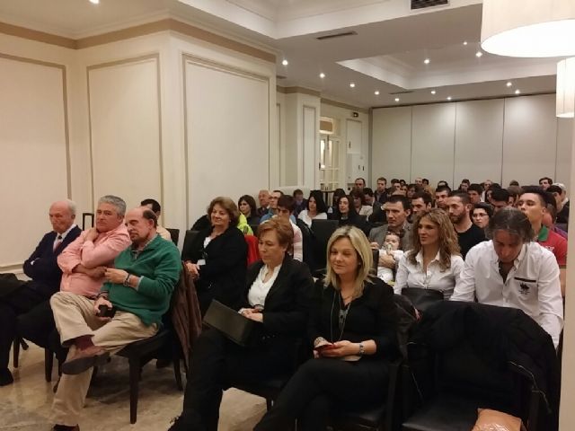 El escritor y policía local de Torre-Pacheco, Espíritu González triunfa con “Del sueño a la meta” - 3, Foto 3