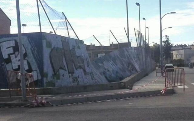 El Área de Juventud de IU-Verdes de Águilas denuncia el abandono de la Consejería de Educación al IES Rey Carlos III - 1, Foto 1