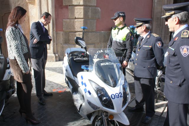 El Alcalde presenta los 39 vehículos que se incorporan a la flota de la Policía Local para reforzar la seguridad en barrios y pedanías - 4, Foto 4