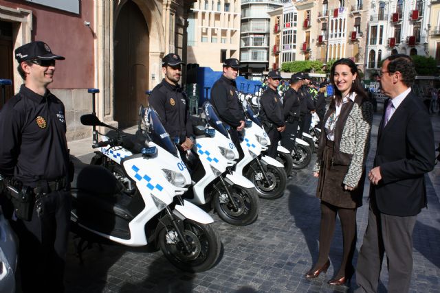 El Alcalde presenta los 39 vehículos que se incorporan a la flota de la Policía Local para reforzar la seguridad en barrios y pedanías - 5, Foto 5
