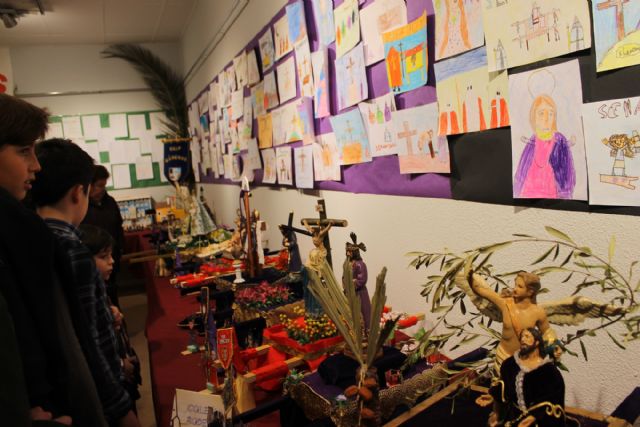 Inaugurada la exposición Trabajos en miniatura sobre Semana Santa en la que han participado los centros educativos de Bullas - 1, Foto 1