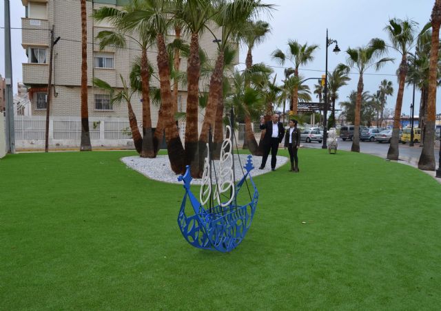 El Ayuntamiento mejora los accesos al municipio con la renovación de rotondas y medianas - 1, Foto 1