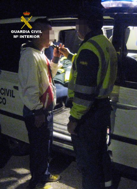 La Guardia Civil detiene a un conductor por circular en sentido contrario durante cuatro kilómetros - 1, Foto 1