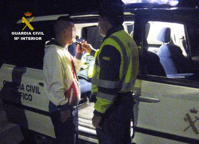 La Guardia Civil detiene a un conductor por circular en sentido contrario durante cuatro kilómetros - 2, Foto 2