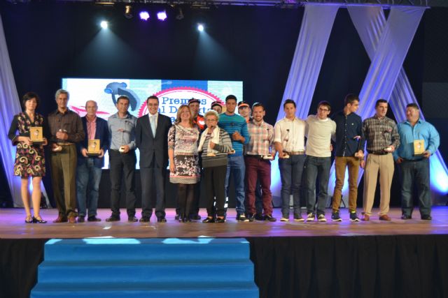 Homenaje al esfuerzo de los deportistas locales en la entrega de Premios al Deporte Pinatarense - 1, Foto 1
