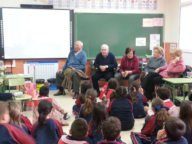 Actividad intergeneracional en el colegio Narval de Santa Ana - 1, Foto 1