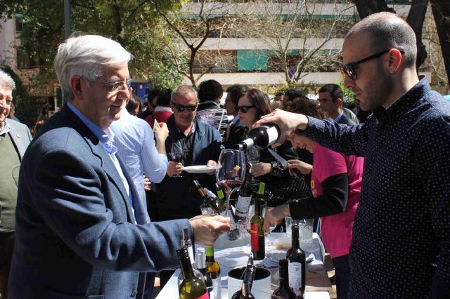 La Miniferia del Vino de Semana Santa trae a Jumilla a cientos de personas de la Región y comunidades vecinas - 3, Foto 3