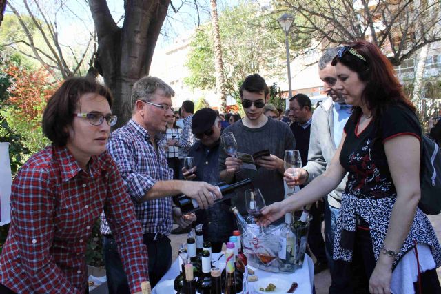 La Miniferia del Vino de Semana Santa trae a Jumilla a cientos de personas de la Región y comunidades vecinas - 5, Foto 5