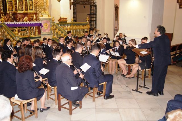 Se celebra el tradicional Concierto de Marchas Pasionarias a cargo de la Agrupación Musical en la iglesia parroquial de Santiago El Mayor - 2, Foto 2