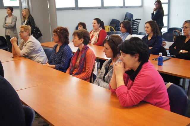 15 people start job-training program of "geriatric care to dependent people in social institutions", Foto 3