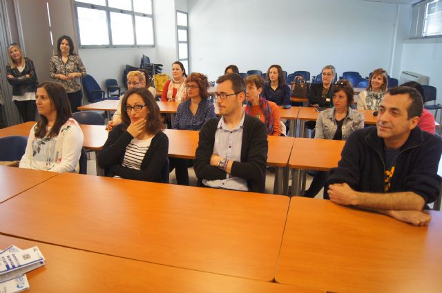 15 people start job-training program of "geriatric care to dependent people in social institutions", Foto 4