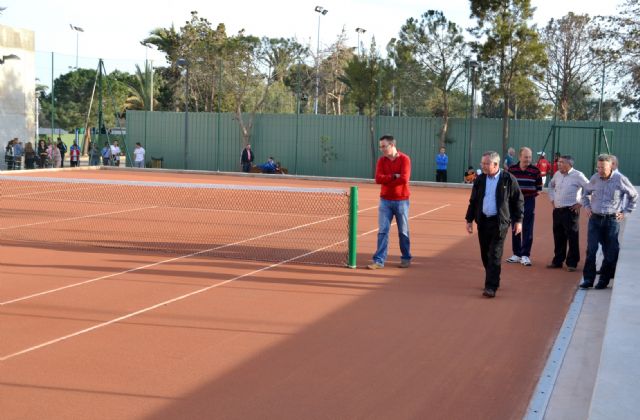 El Polideportivo de Águilas cuenta ya con dos pistas de tenis de tierra batida y un nuevo acceso en su parte norte - 1, Foto 1
