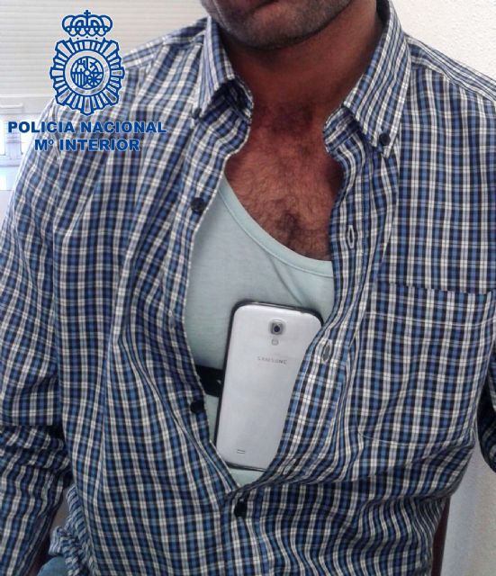 Desmantelado un grupo organizado dedicado a facilitar los aprobados en los exámenes de tráfico - 1, Foto 1