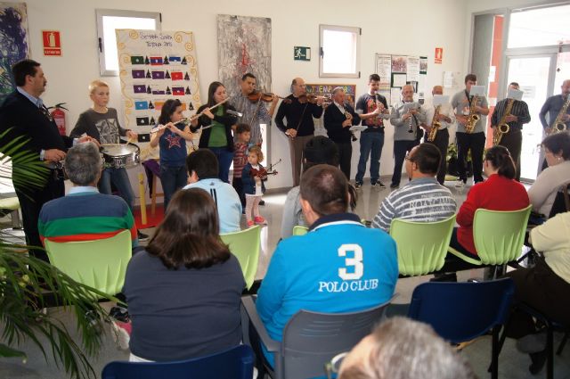 La Orquesta de La Dolorosa ofrece un mini-concierto a los usuarios del Centro de Día de Personas con Enfermedad Mental y Centro Ocupacional José Moyá Trilla, Foto 4