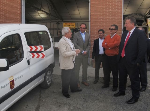 Fomento adquiere un centenar de placas señalizadoras para prevenir atropellos y mejorar la seguridad en su flota de vehículos - 1, Foto 1