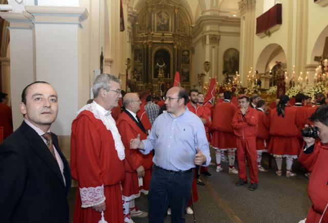 El consejero de Cultura, Pedro Antonio Sánchez, asistió esta tarde a los preparativos y a la salida de la procesión de ´Los Coloraos´ - 2, Foto 2