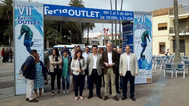 La Feria Outlet inunda la explanada Bernuevo durante todo el puente en Santiago de la Ribera - 1, Foto 1