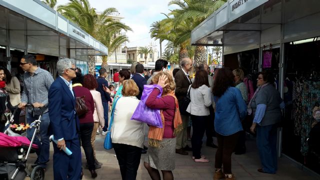 La Feria Outlet inunda la explanada Bernuevo durante todo el puente en Santiago de la Ribera - 4, Foto 4