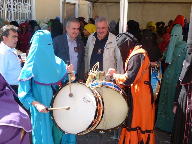 González Tovar muestra su apoyo y compromiso para que la Fiesta del Tambor de Moratalla obtenga la declaración de Fiesta de Interés Turístico Nacional - 1, Foto 1