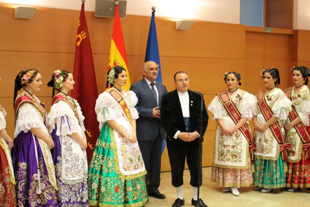 El presidente Garre invita a la Reina de la Huerta y a sus damas de honor a que muestren todas las virtudes de la Región - 2, Foto 2
