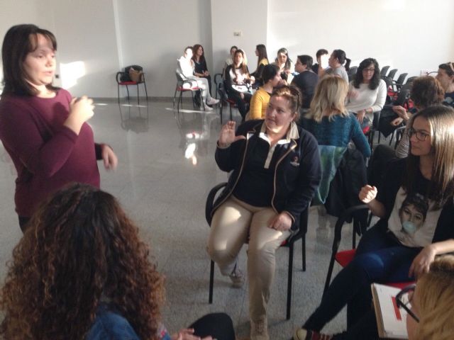 La Universidad Popular introduce cursos  de preparación para la Función Pública y lenguaje de signos - 2, Foto 2