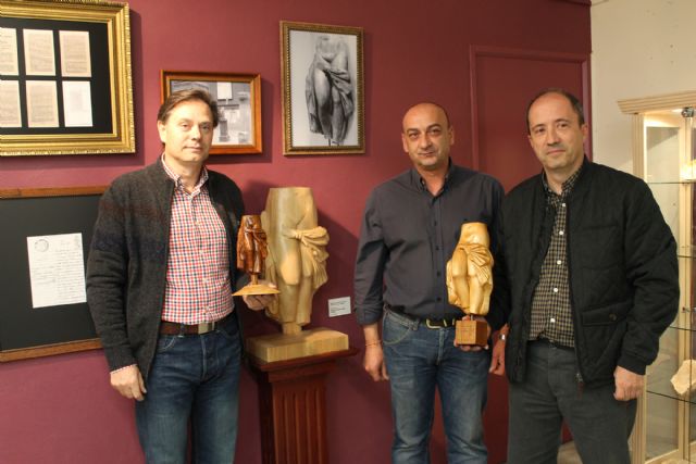 El artesano Nardi dona al Ayuntamiento de Bullas la figura de la Venus hecha en madera en varios tamaños y de gran valor artístico - 3, Foto 3